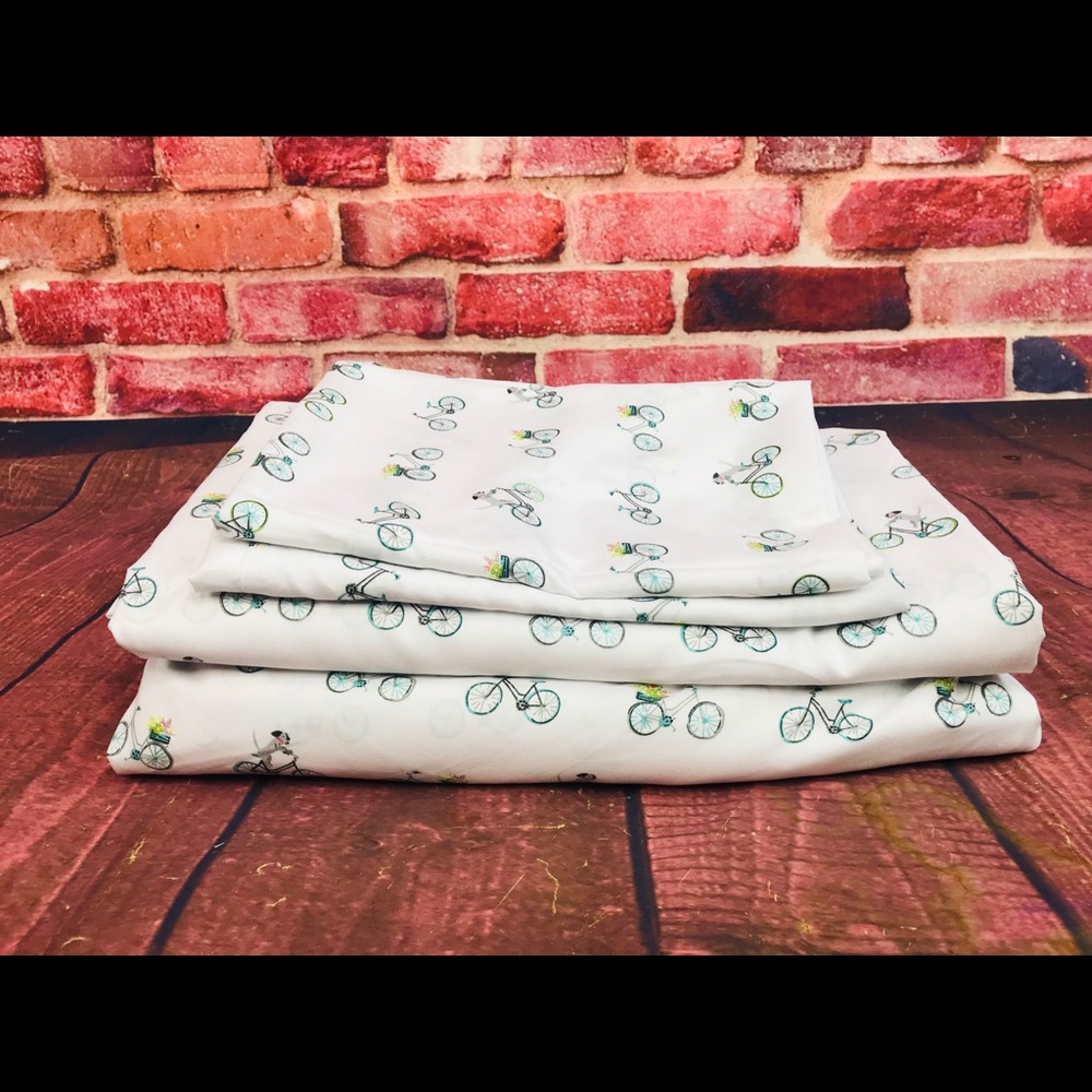London Kaye Whimsical Spring Queen Sheet Set Dogs